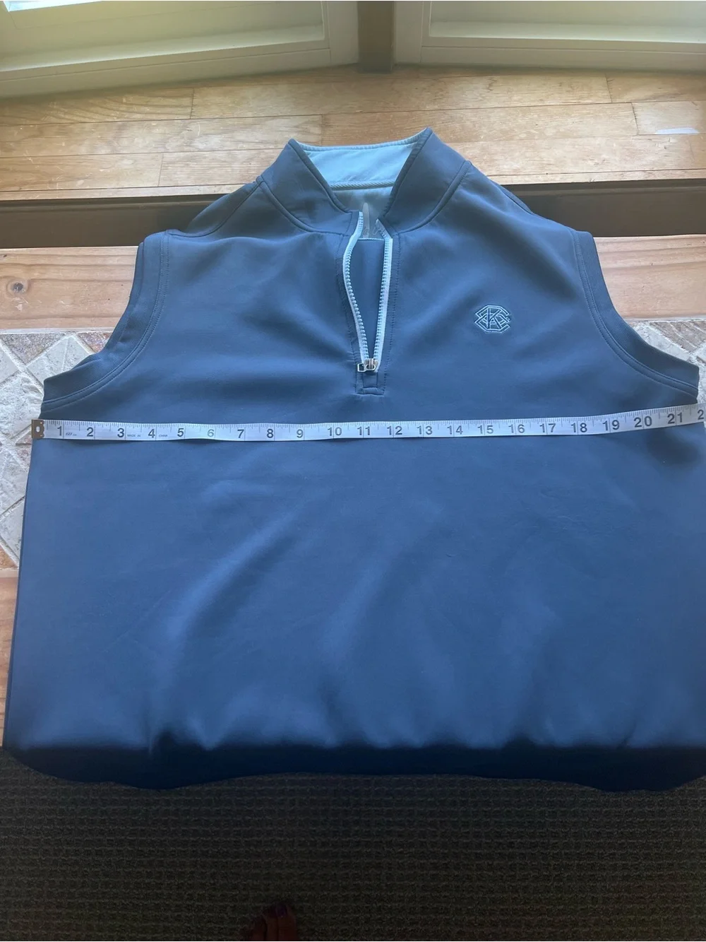 johnnie-O Men’s Blue Solid 1/4 Zip Mock Neck Sleeveless Golf/Surfer Vest M # 349